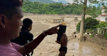 Hundreds missing, at least 8 killed as avalanche triggers flash floods in Nepal