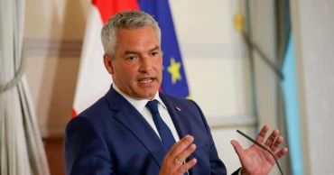 Talks on a new 3-party Austrian government collapse as the smallest party pulls out