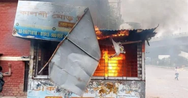 Ban on battery-run rickshaw: Drivers set police box on fire in Mirpur