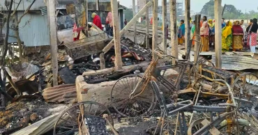 Fire leaves four families homeless along rail line in Kushtia’s Kumarkhali