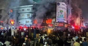 Massive fire at Karachi shopping mall kills 6, injures a dozen