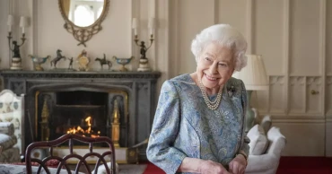 Buckingham Palace to host largest-ever exhibition of Queen Elizabeth II’s fashion