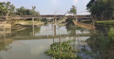 Crippling bridge forces 30,000 Lalmonirhat residents to risk their lives daily