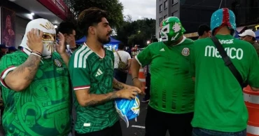 Masked wrestlers become World Cup attraction