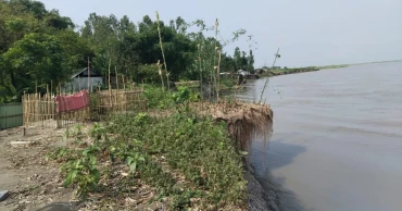 Brahmaputra erosion leaves 30 families homeless in Kurigram char, 100 more at risk