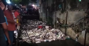 Child goes missing after rickshaw falls into Ctg drain