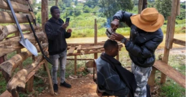 Kenyan barber wields shovel to carve social media fame