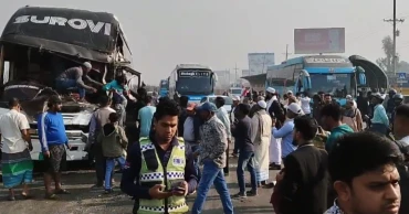Collision along 3 vehicles on Dhaka-Mawa expressway leaves 12 injured