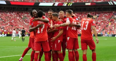 Switzerland beats Canada 2-1 to secure top spot in Group B