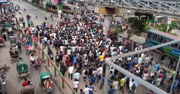 Students block Science Lab intersection disrupting traffic