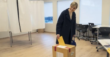 Iceland votes in early parliamentary election amid political turmoil