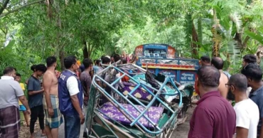 Elderly couple killed in road crash in Narail