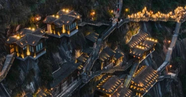 Cliffside wonders elevate tourism in east China