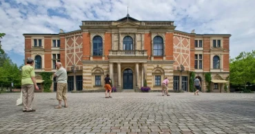 AI-assisted staging at Wagner festival draws boos, confuses audience