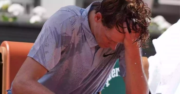 Jannik Sinner loses in the French Open second round