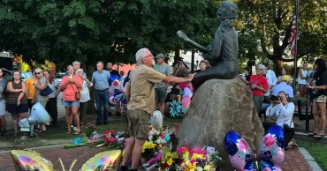 Dolly Parton’s love for Smoky Mountains transformed her hometown
