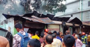 3 shops gutted in Narail fire