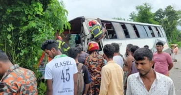 4 dead, 21 injured as bus collides with autorickshaw in Gopalganj