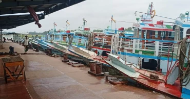 Launch services on Daulatdia-Paturia and Aricha-Kazirhat routes halted by bad weather