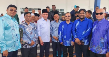 Noor Ali meets Malaysian PM in Kuala Lumpur