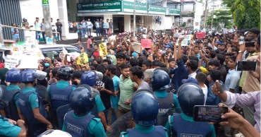 Tense situation as protesters hold ‘March for Justice’ demonstration in Chattogram Court premises