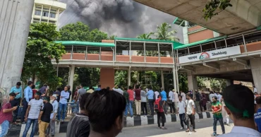 Some vehicles torched near BSMMU Hospital amid clash between protesters, AL activists