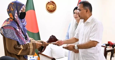 Families of 2 soldiers killed in Hathazari accident meet PM, receive financial aid
