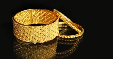 Gold price keeps soaring to new heights, having cleared Tk 1.5 lakh per bhori