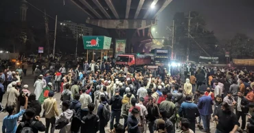 2 cops among 4 injured in clash outside Indian Assistant High Commission in Ctg