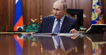 Putin oversees nuclear drills as Trump delays summit on Ukraine