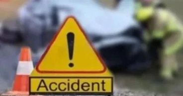 2 killed as bus rams into human hauler in Jatrabari