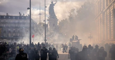 Around 550,000 join protests across France, nearly 400 arrested