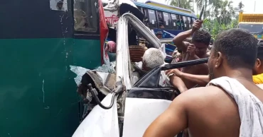 5 killed as bus, ambulance collide in Faridpur