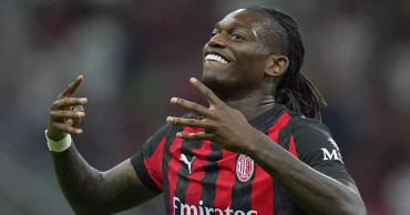 Leão, Pulisic score in Milan’s Cup opener but winger exits injured