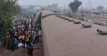 Four killed, 30 injured as passenger train derails in Pakistan