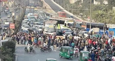 Prime Asia University students block Banani roads