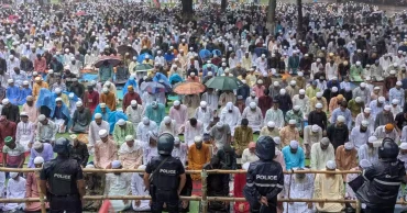Nearly one lakh devotees join Eid-ul-Azha congregation at Sholakia braving heavy rains