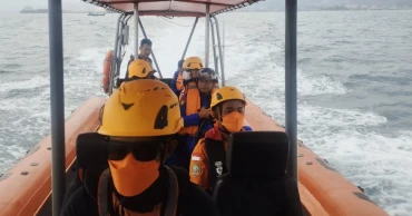 Indonesia searches for eight people missing near Anak Krakatau