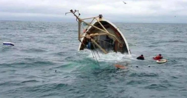 Two fishermen missing as boat capsizes in Khulna