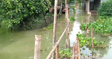 Jamuna swelling again, flowing over red mark in Sirajganj