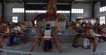 Tibetan cooperative keeps centuries-old weaving tradition alive
