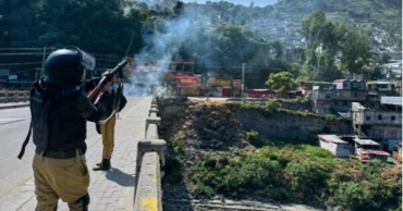 Pakistan opens talks with Kashmir protesters as PM calls for calm after deadly clashes