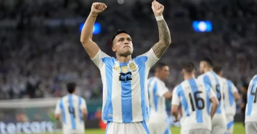 Lautaro Martínez scores twice and Argentina playing without Messi beats Peru 2-0 to end group play