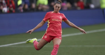 Weaver out for the Thorns' season with a right knee injury