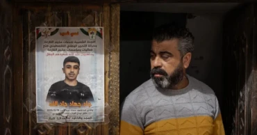 Palestinian boy shot dead as Israeli soldiers block medical help