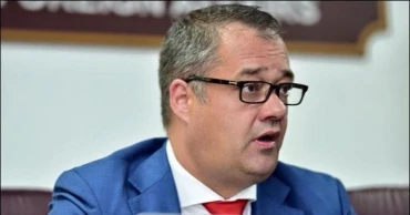 Toby Cadman in town; meets CA with advice on govt's legal imperatives