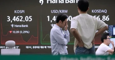 Asian markets fall after Trump announces new tariffs on drugs and goods