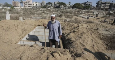 As Gaza death toll passes 40,000, corpses are buried in yards, streets, tiered graves