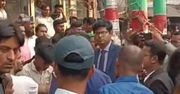 Illegal occupiers attempt to assault executive magistrate during footpath eviction