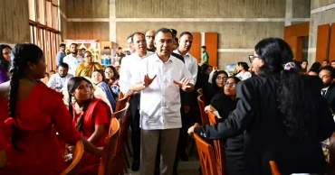 PM encourages students to become competent, responsible citizens